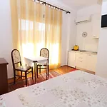 Cavrak With Terrace 4* Baška