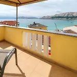 Cavrak With Terrace Gæstehus Baška