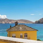 Cavrak With Terrace Gæstehus