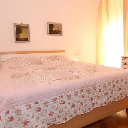 Pensionat Cavrak With Terrace Baška