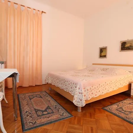 Cavrak With Terrace Pensjonat Baška