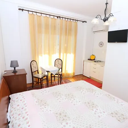 Pensionat Cavrak With Terrace Baška