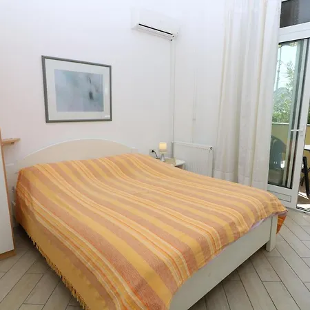 Pensjonat Cavrak With Terrace Baška