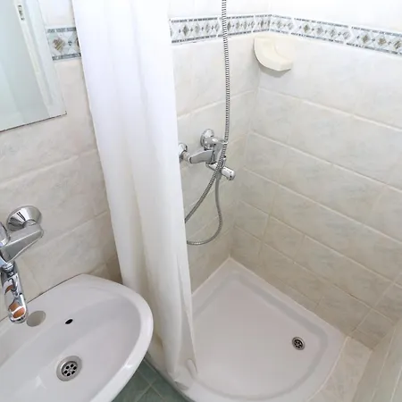 Cavrak With Terrace Pensjonat