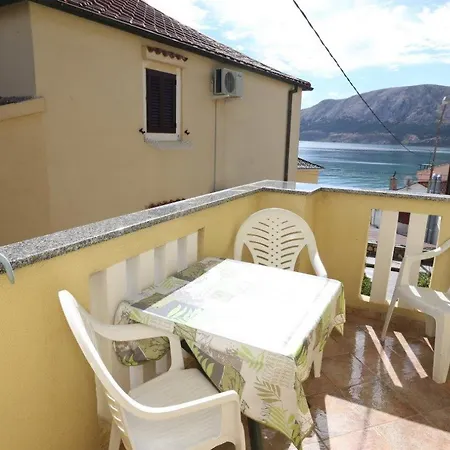 Cavrak With Terrace Pensionat *