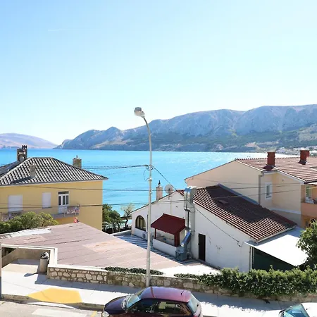 Cavrak With Terrace Gostinjska kuća Baska (Krk)