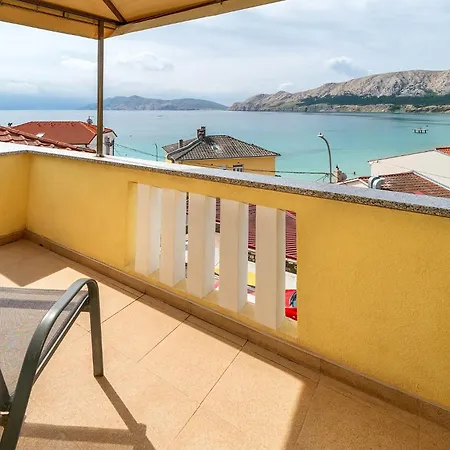 Cavrak With Terrace Pensionat Baška