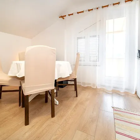 Cavrak With Terrace 3* Baška