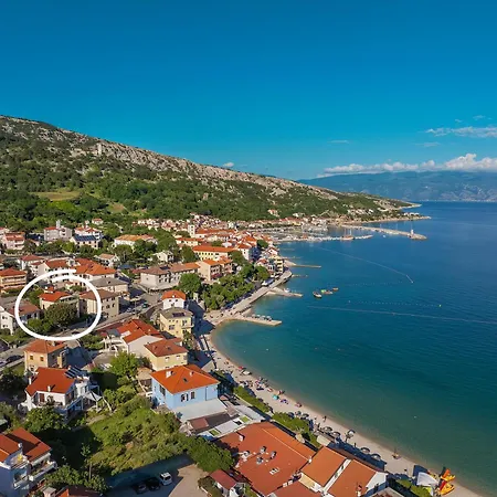 Cavrak With Terrace Gostinjska kuća Baska (Krk)