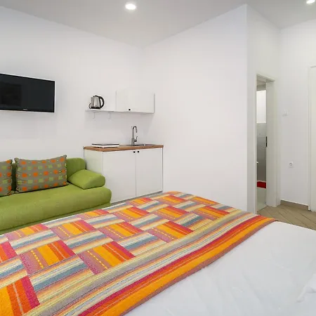 Gostinjska kuća Cavrak With Terrace 4*