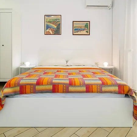 Cavrak With Terrace 3*