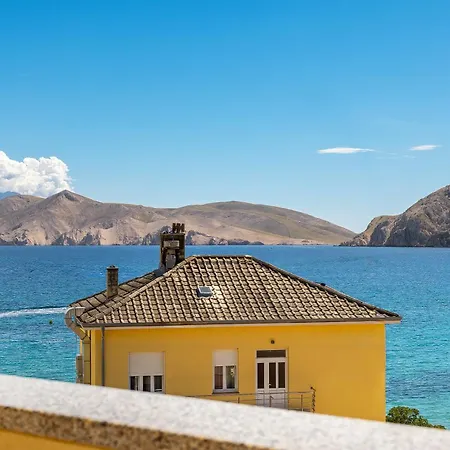Cavrak With Terrace Gostinjska kuća