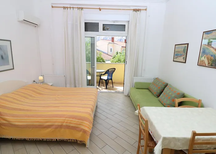 Cavrak With Terrace 3* バスカ