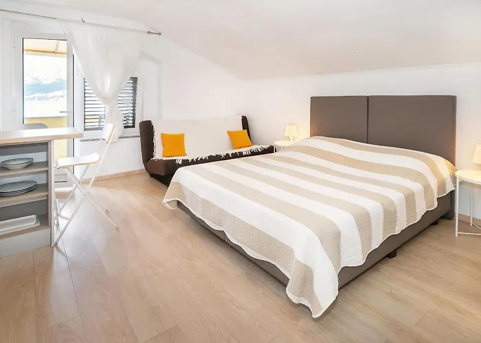 ゲストハウス Cavrak With Terrace 3*