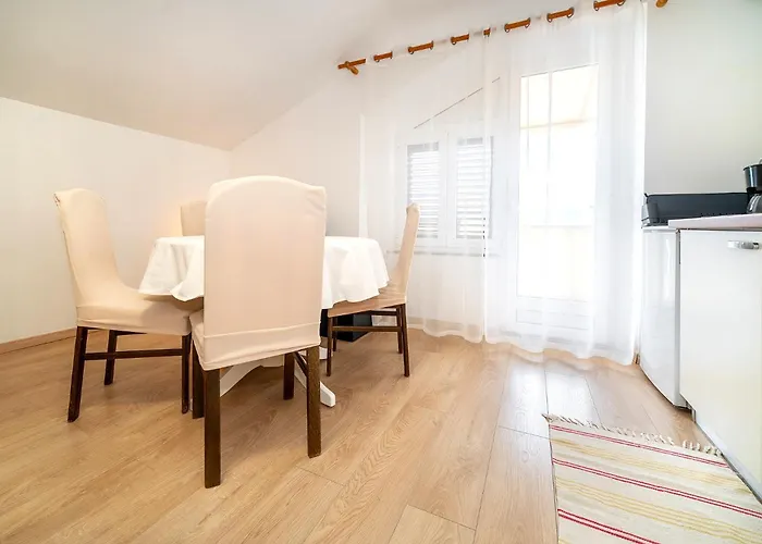 Cavrak With Terrace 3* バスカ