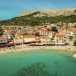 Cavrak With Terrace Pensjonat 4*