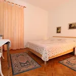 Cavrak With Terrace Pensjonat Baška