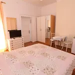 Cavrak With Terrace Pensjonat Baška
