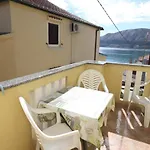 Cavrak With Terrace Pensjonat 4*
