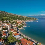 Cavrak With Terrace Pensjonat Baška