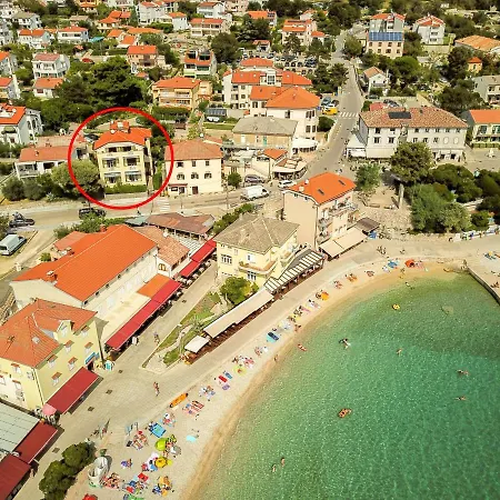 Cavrak With Terrace Penzion