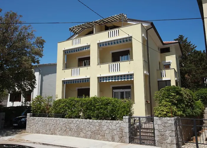 بيت ضيافة Cavrak With Terrace 3*
