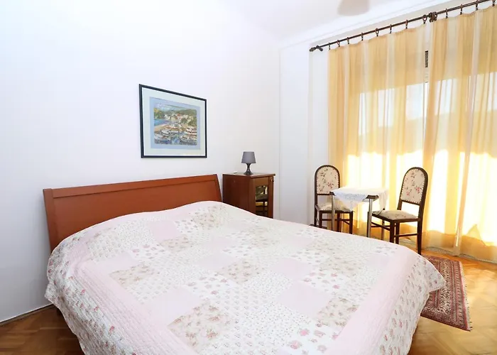 بيت ضيافة Cavrak With Terrace 3*