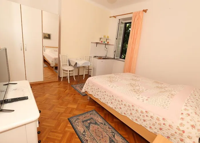 بيت ضيافة Cavrak With Terrace 3*