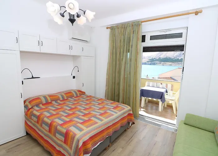 بيت ضيافة Cavrak With Terrace 3*