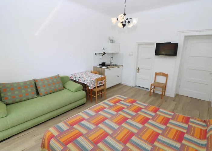 بيت ضيافة Cavrak With Terrace 3*