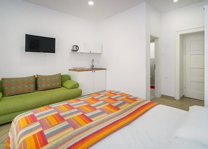بيت ضيافة Cavrak With Terrace 3*