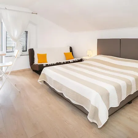Gæstehus Cavrak With Terrace 4*