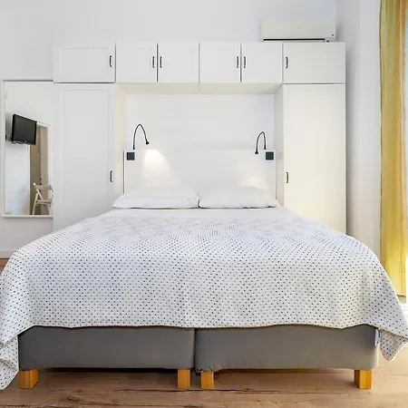 Cavrak With Terrace Gæstehus 4*